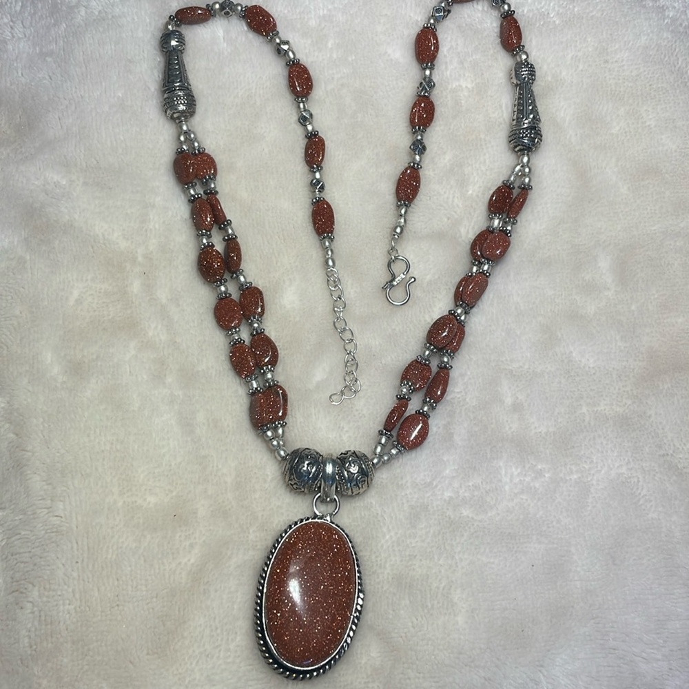 Women’s sandstone necklace, hook clasp silver